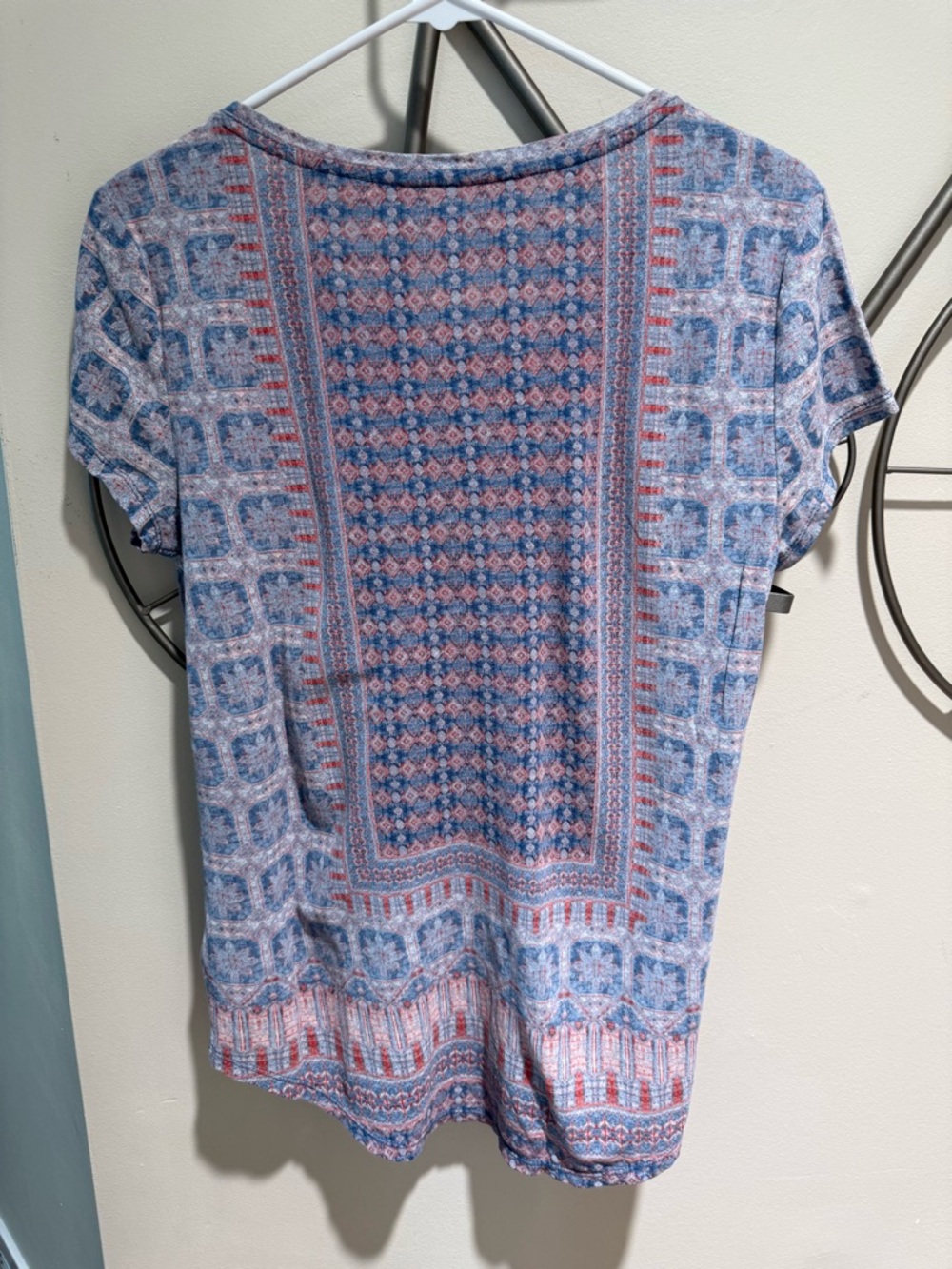 Lucky Brand Blue & Coral Geometric Short Sleeve Tee Bohemian Size M Cotton Blend - Picture 3 of 5